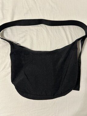 BAGGU Medium Nylon Crescent Bag Black